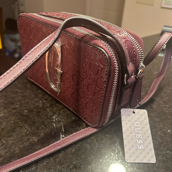 NWT Guess Burgundy Crossbody Bag - Picture 2 of 3